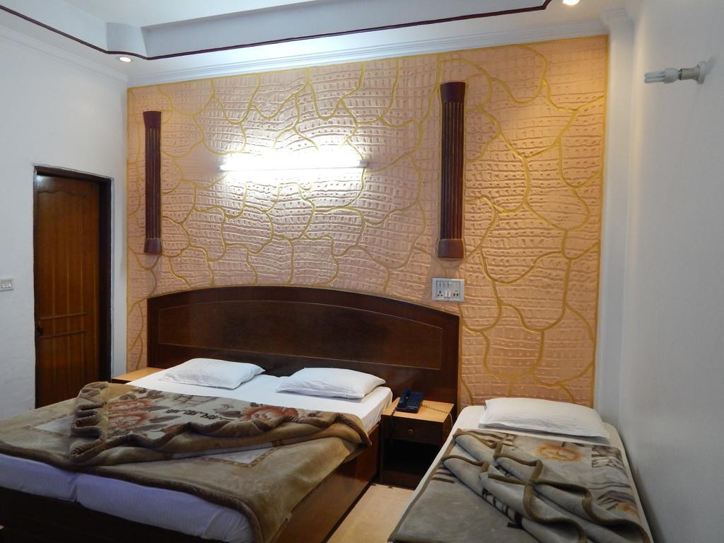 Airport Hotel Paradise International Nova Deli Quarto foto