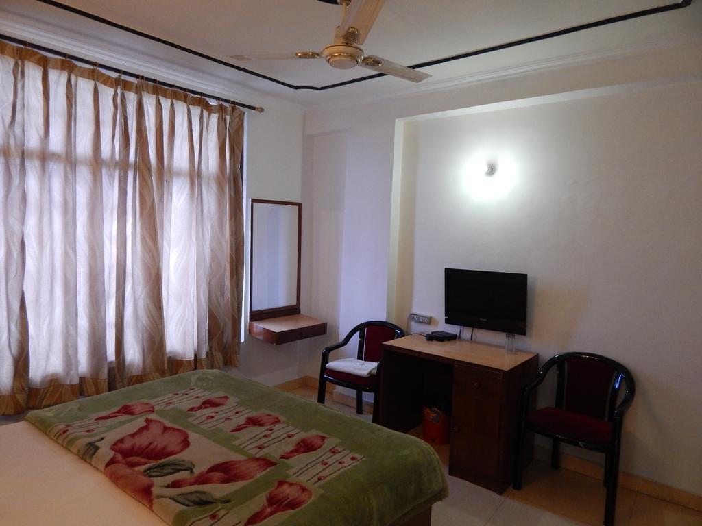 Airport Hotel Paradise International Nova Deli Quarto foto