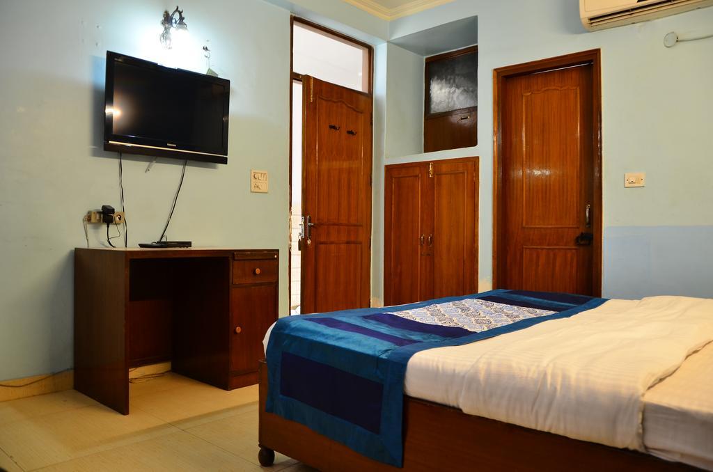 Airport Hotel Paradise International Nova Deli Quarto foto