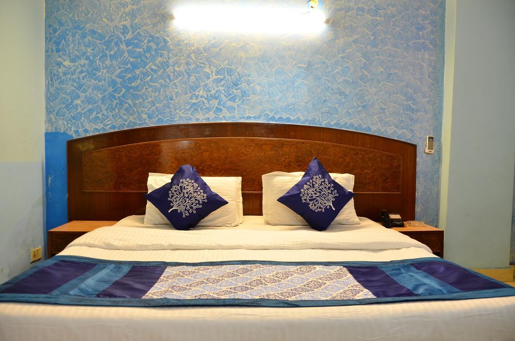 Airport Hotel Paradise International Nova Deli Quarto foto