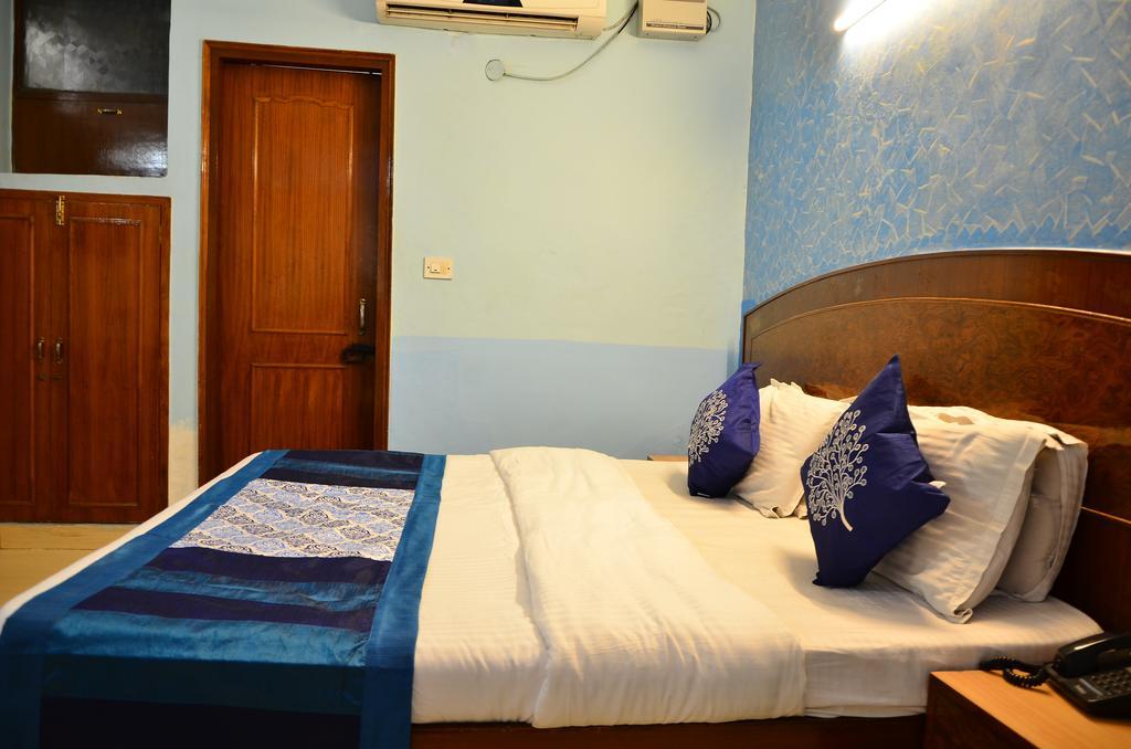 Airport Hotel Paradise International Nova Deli Quarto foto
